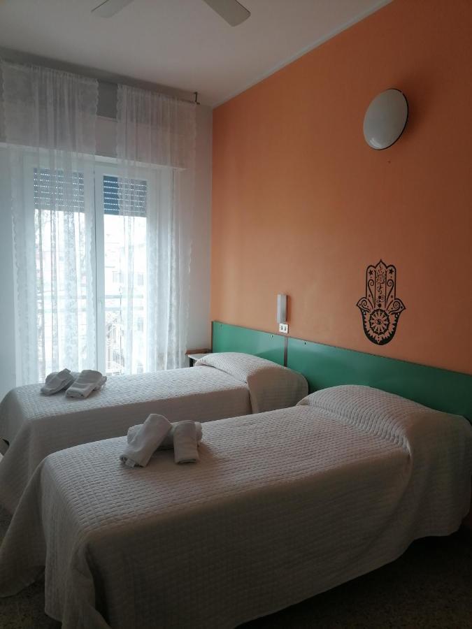 Hotel Nova Dhely Rimini Exterior foto